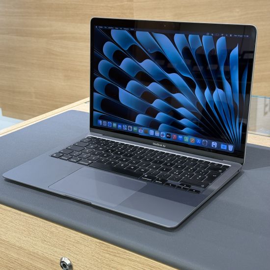 MacBook Pro 13.3” 2016 i5 500GB 8GB RAM Touch Bar