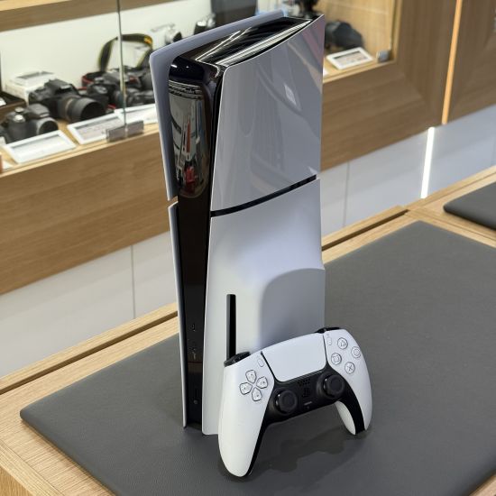 PS4 SLIM  BLACK